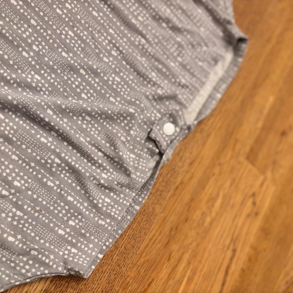 Munchkin Brica Antimicrobial Nursing Car‎ seat Cover Gray White Dot Print Snaps